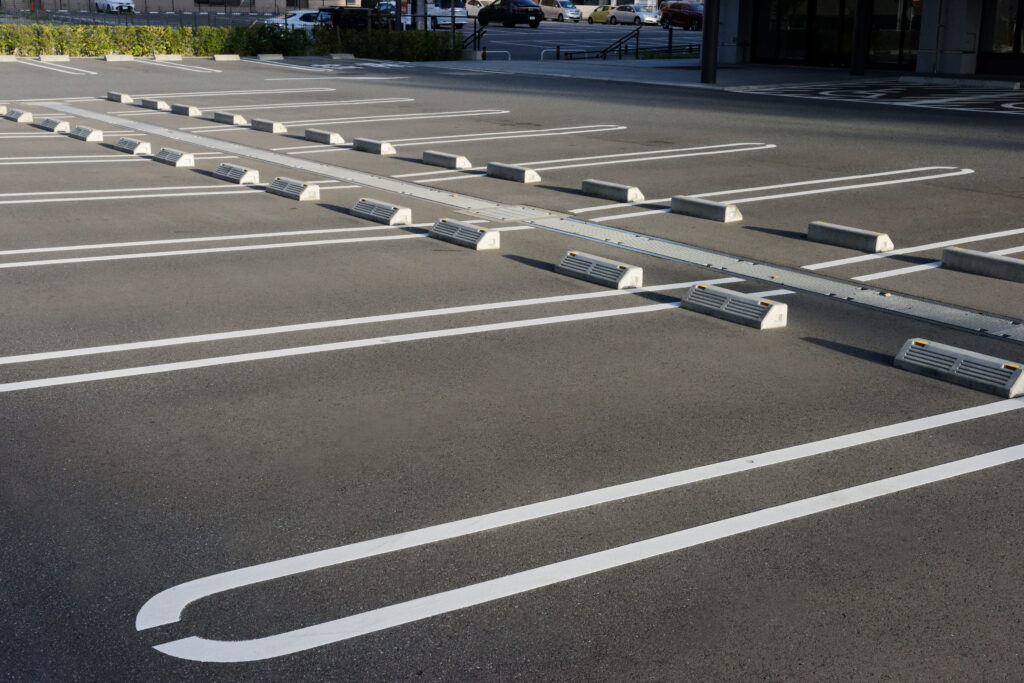 新型ランドクルーザーを駐車できる駐車場探しは大変です